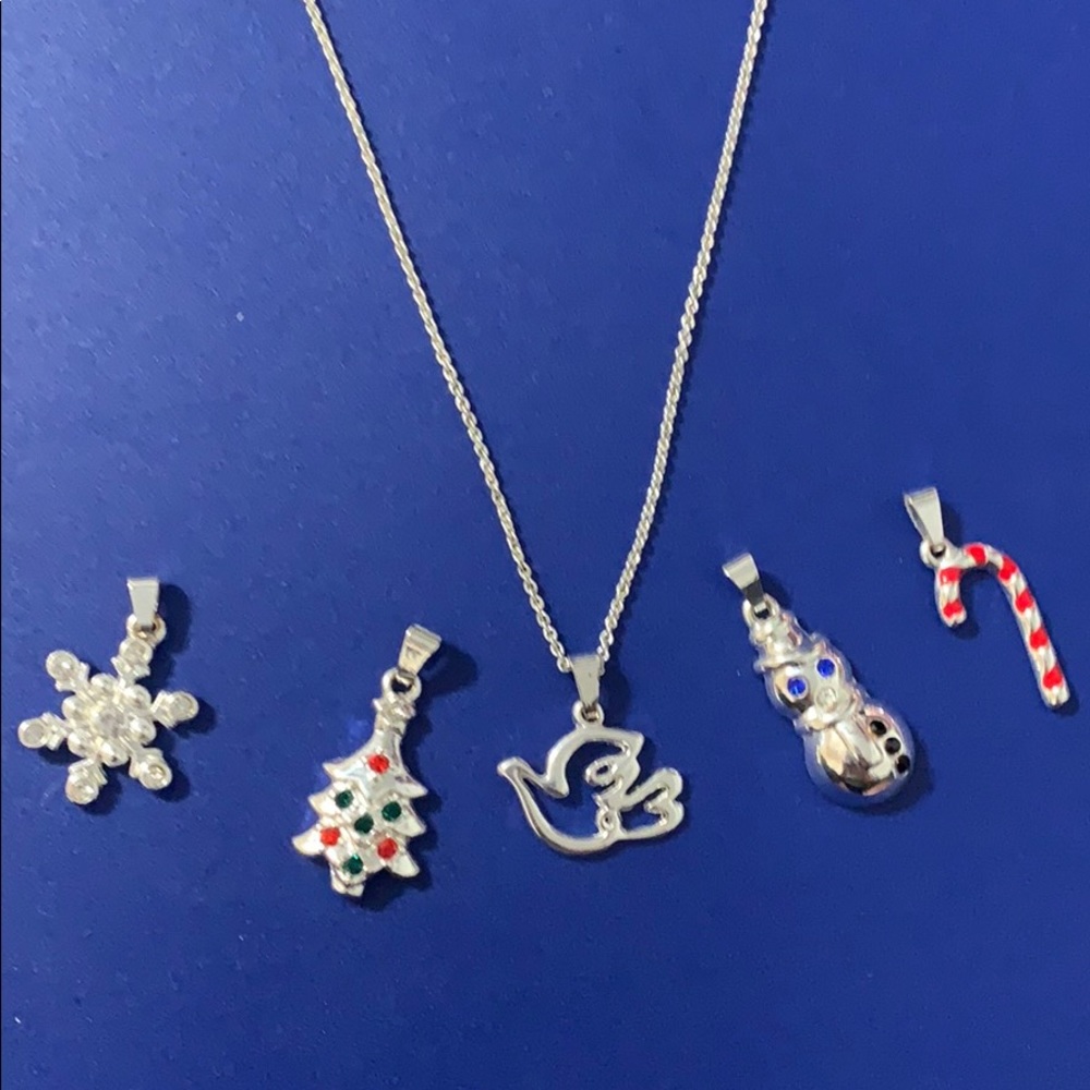 Avon Christmas Charm Necklace Set